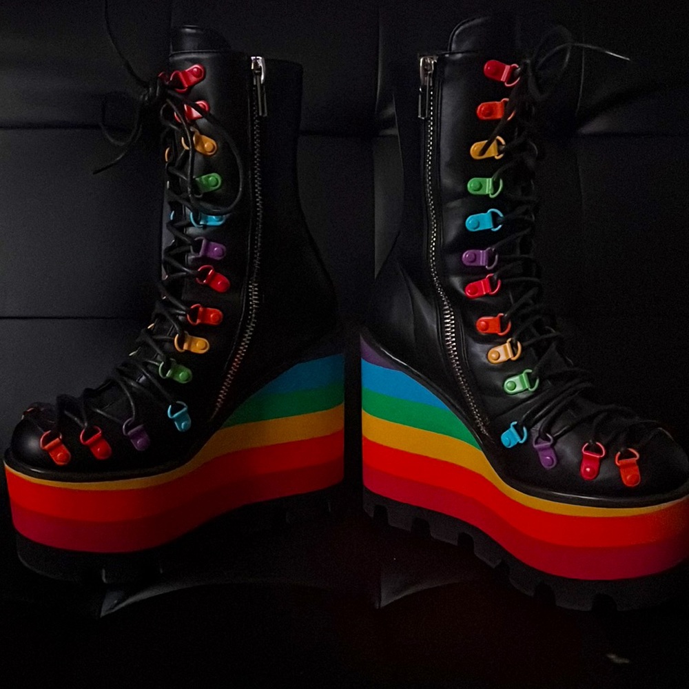 Rainbow platform traitor boots 🌈